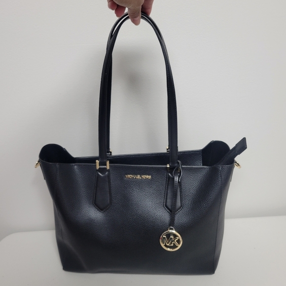 Michael Kors Kimberly Large Pebbled Leather Tote. - Picture 3 of 15